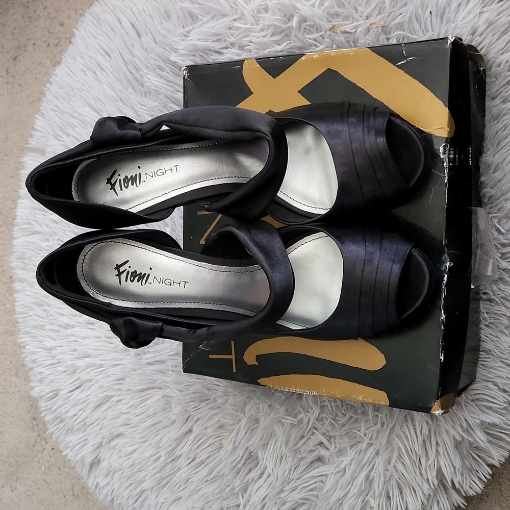 Fioni Nights black heels size 10